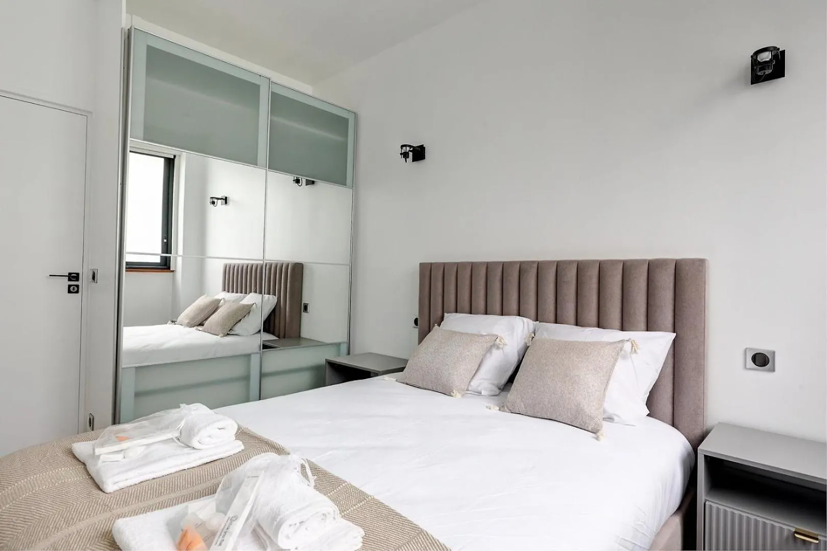 334 Parisian Loft - Superb Apartment In Paris 0*,  France